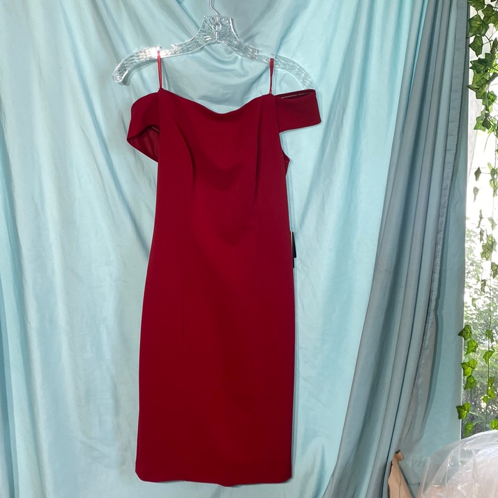 Size 8 NWT Adrianna Papell red off shoulder dress